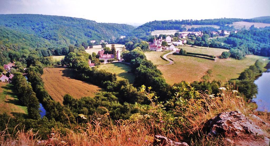 ホテル La Maison De Cure Domecy-sur-Cure エクステリア 写真